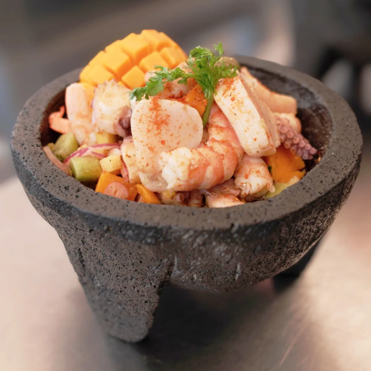 Molcajetes de la Casa en Mariscos TUZO